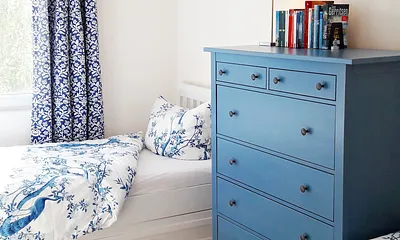 Zweites Schlafzimmer mit zwei Einzelbetten