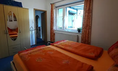 1.Schlafzimmer mit 3türigem Keiderschrank