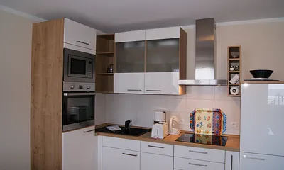 Die neue Einbauküche. Hier kann man kochen - wenn man nicht lieber in den Restaurants links und rechts vom Seehof sich verwöhnen lassen will. 