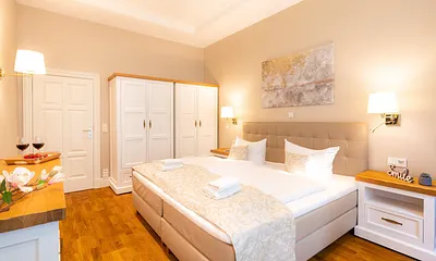 Schlafzimmer mit Doppebett