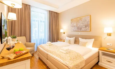 Schlafzimmer mit Doppelbett