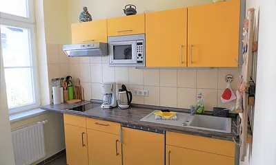 moderne Küche, Cerankochfeld, Mikrowelle