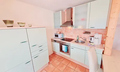 Einbauküche mit Essbereich