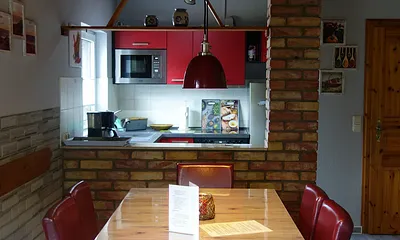 Essbereich mit Blick in die Küche