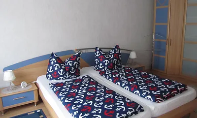 Schlafzimmer mit Doppelbett