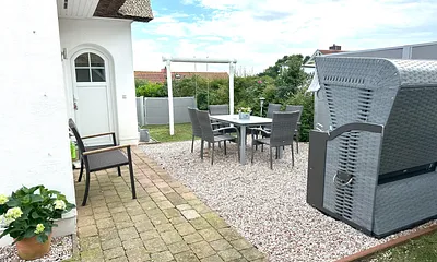  Fewo2 im OG/DG - separater Eingang und Gartenbereich mit Sitzgelegenheiten.