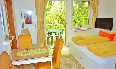 Esstisch Wohn- und Schlafbereich Hauptzimmer