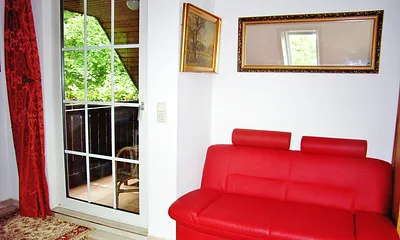 Sitzcouch und Blick zur Loggia Hauptzimmer