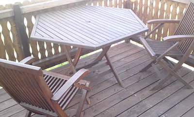 Balkon mit Sitzgelegenheit