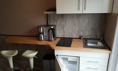 Pantry Küchenbereich und Balkon Zugang