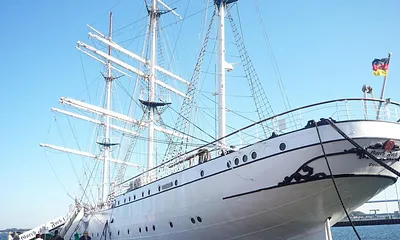 Gorck Fock I im Hafen von Stralsund