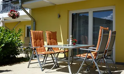gemütliche Terrasse zum Sonnen und Grillen