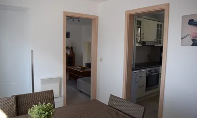 Eingangsbereich mit Esstisch