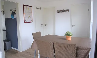 Esstisch im Eingangsbereich