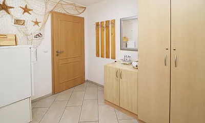 Korridor mit Eingangstür