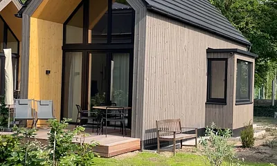 Haus 3 seitlich mit Erker