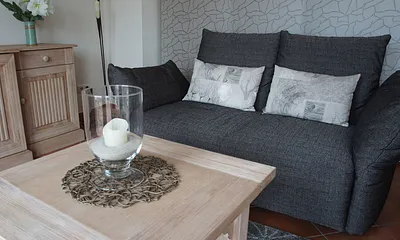 Sofa mit geschlossenem Flächenvorhang