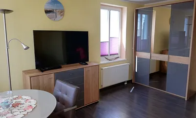 Flachbild TV mit digitalem Kabelfernsehprogramm