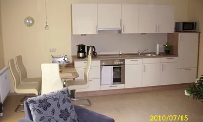 Küchenzeile mit Komplettausstattung