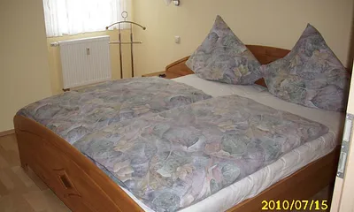 Schlafzimmer mit Radiowecker