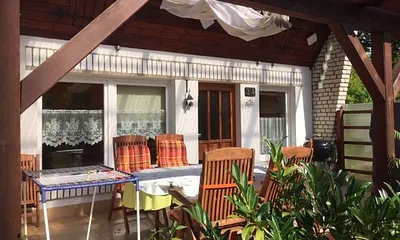 überdachte und windgeschützte Terrasse