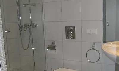 Duschbad mit Handtuchtrockner