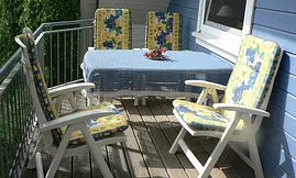 Frühstücksbalkon im Sonnenschein