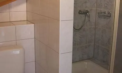 Bad mit Dusche [1,00mx1,05m]