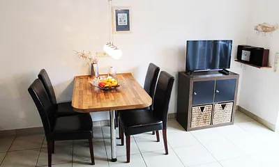 Wohnbereich mit TV und Fußbodenheizung