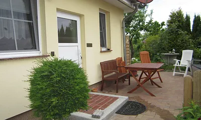 Wohnungseingang u. Terrasse