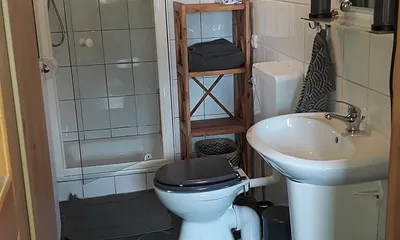 Badezimmer mit Dusche