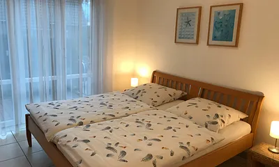 Schlafzimmer (200x180cm Doppelbett)