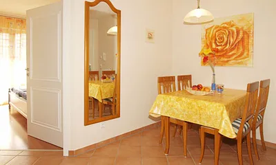 Eßplatz im Eingangsbereich