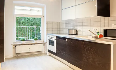 Küchenblock mit Geschirrspüler, Herd und Kühlschrank 