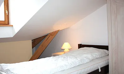 Einzelbett im gr. Schlafzimmer