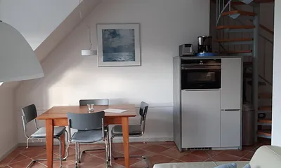 Essplatz mit Küchenmöbel (Backofen)