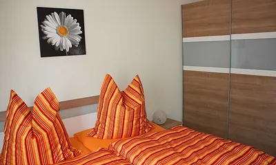 Schlafzimmer mit Doppelbett