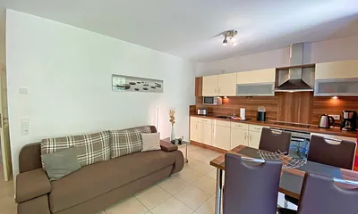 Wohnzimmer mit schöner Couch für gemütliche Abende