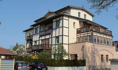 Westansicht mit Blick auf die Wohnung im 1. OG