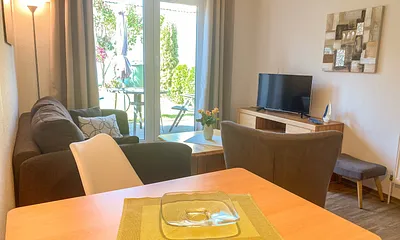 Wohnzimmer mit Blick auf Terrasse