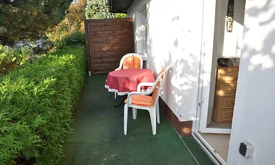 Terrasse mit Gartenmöbel