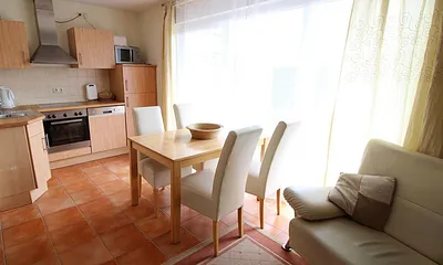 Sonnendurchflutetes Wohnzimmer