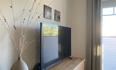 Einbauküche und Essbereich