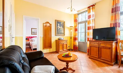 Wohnbereich, aus der Tür gelangen Sie auf die Terrasse