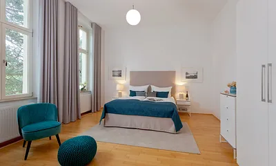 Schlafzimmer mit Doppelbett