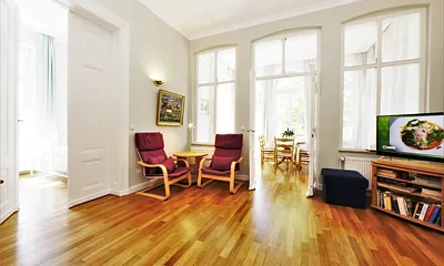 Wohnzimmer mit Zugang zur Loggia/Veranda mit teilw. Ostseeblick