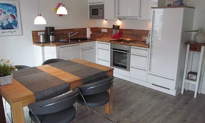 Vollausgestattete Küche und Platz für ein Essen mit 4 Personen