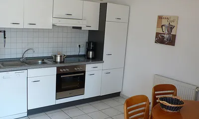 Die Küche ist sehr gut ausgestattet. Vom Mixer bis zum Korkenzieher ist alles vorhanden was der Hobbykoch benötigt.