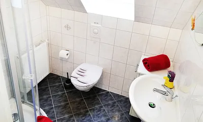 Dusche mit WC im Obergeschoß