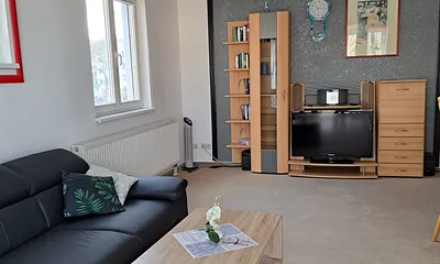 Wohnzimmer mit Pantry 24,64 m2 Doppelbettcouch  ausziehbar